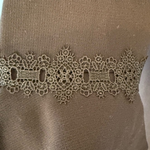 NWT Ann Taylor Lace Appliqué Bell Sleeve Shift Dress - Picture 5 of 8